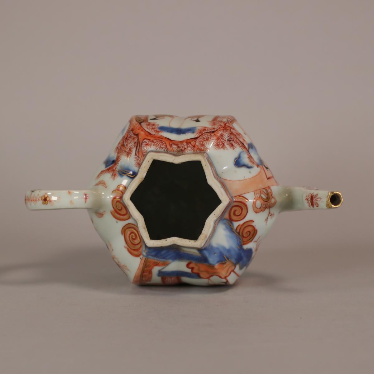 Chinese imari hexagonal teapot, Kangxi (1662-1722)