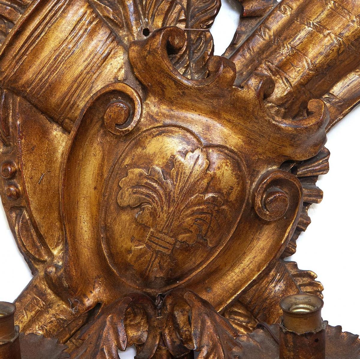 Wall Sconce Trophy Carved Gilded 19th Century Fleur-de-Lys Shield Quivers Herald