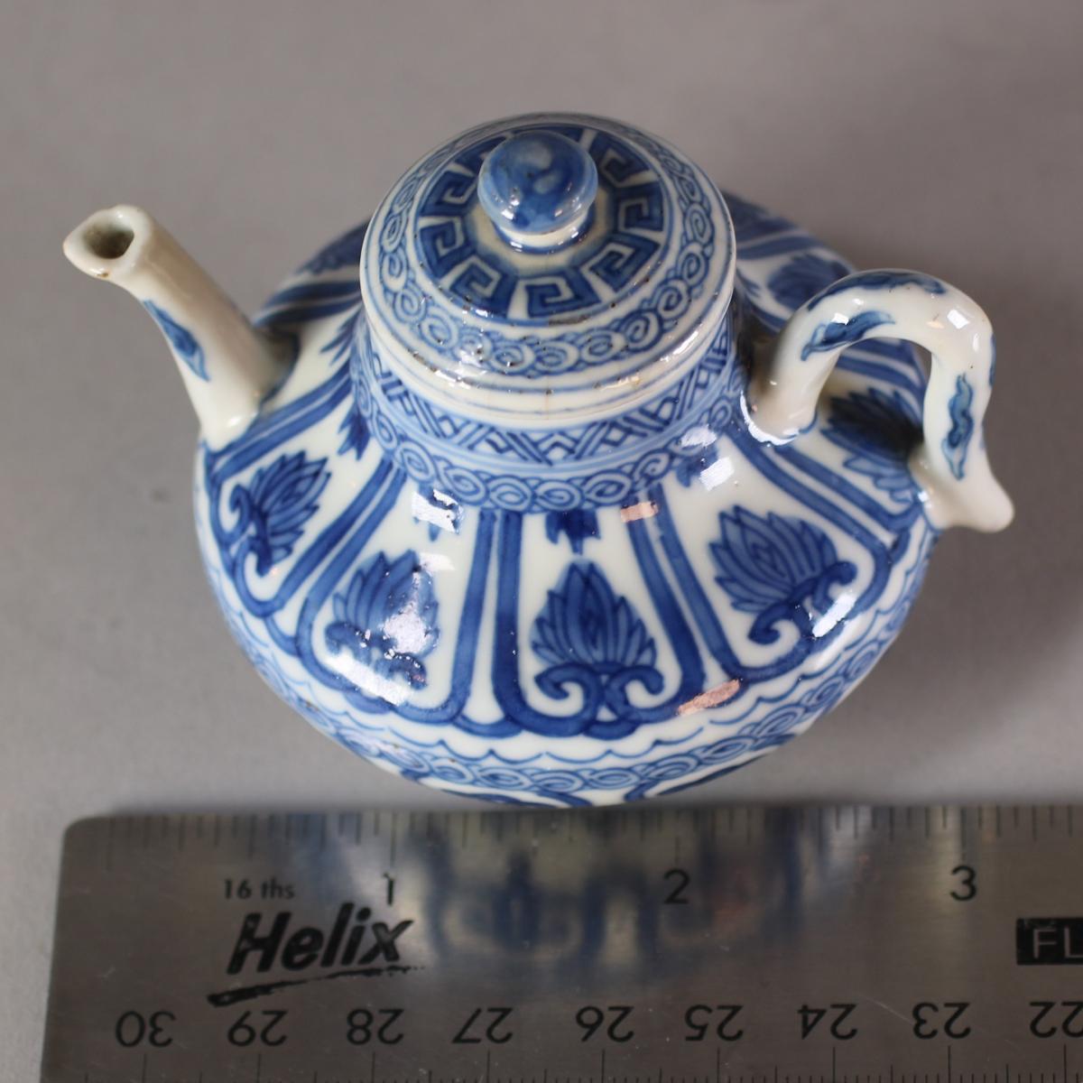 Chinese blue and white miniature teapot, Kangxi (1662-1722)