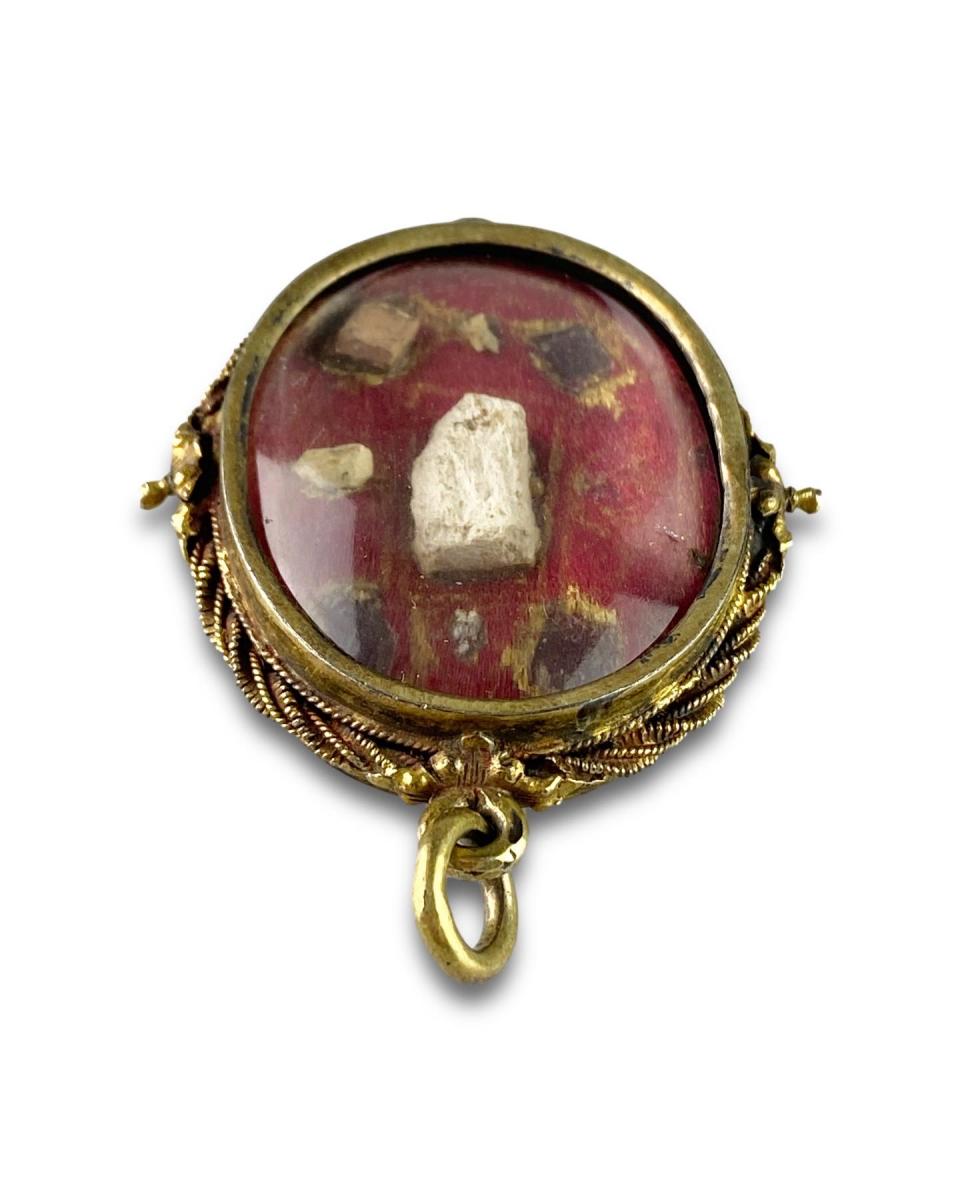 Silver gilt reliquary pendant. Spanish, mid 17th century