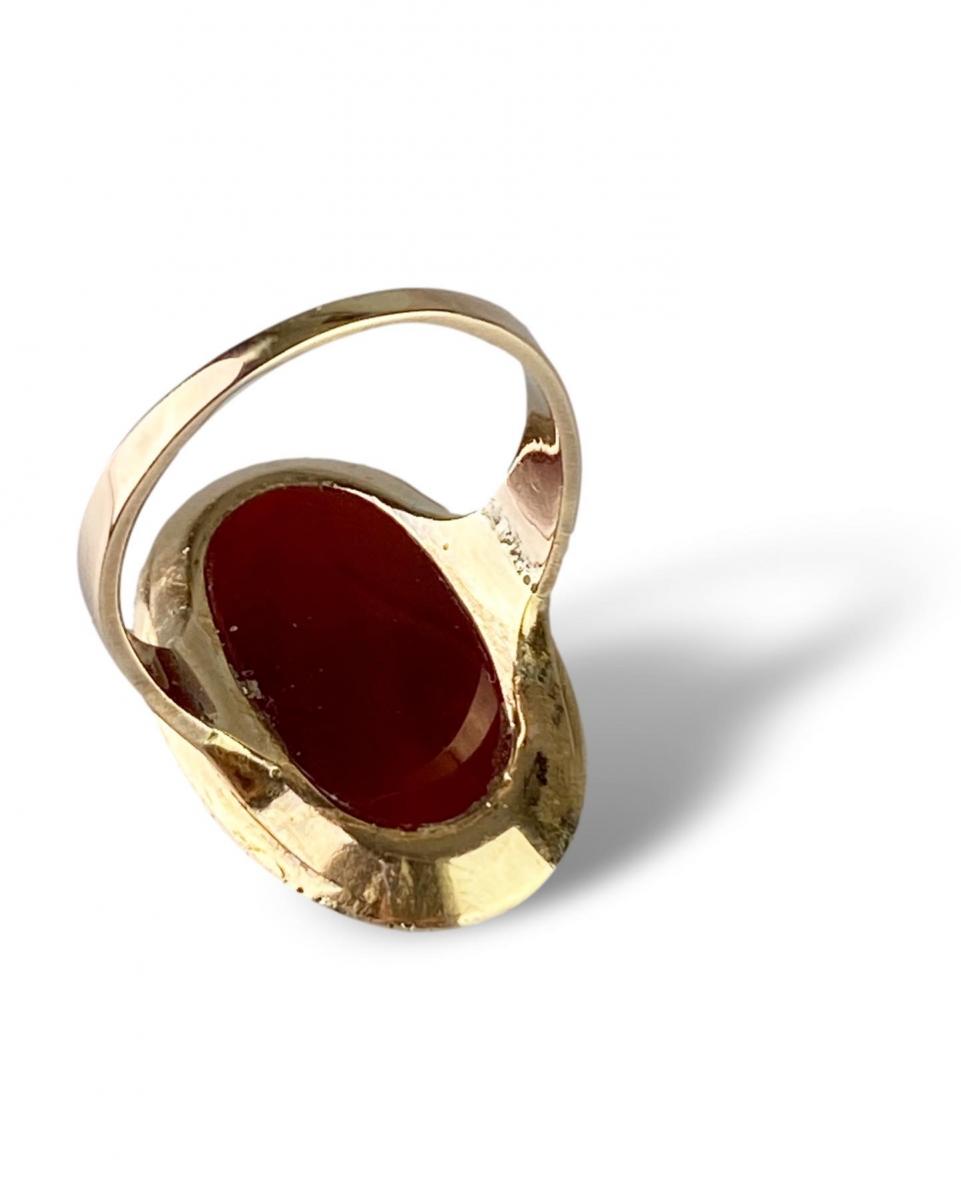 Gold ring set with a carnelian intaglio of Omphale. Italian, late 18th century