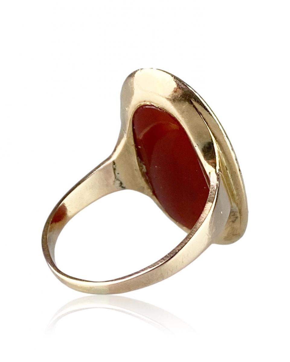 Gold ring set with a carnelian intaglio of Omphale. Italian, late 18th century