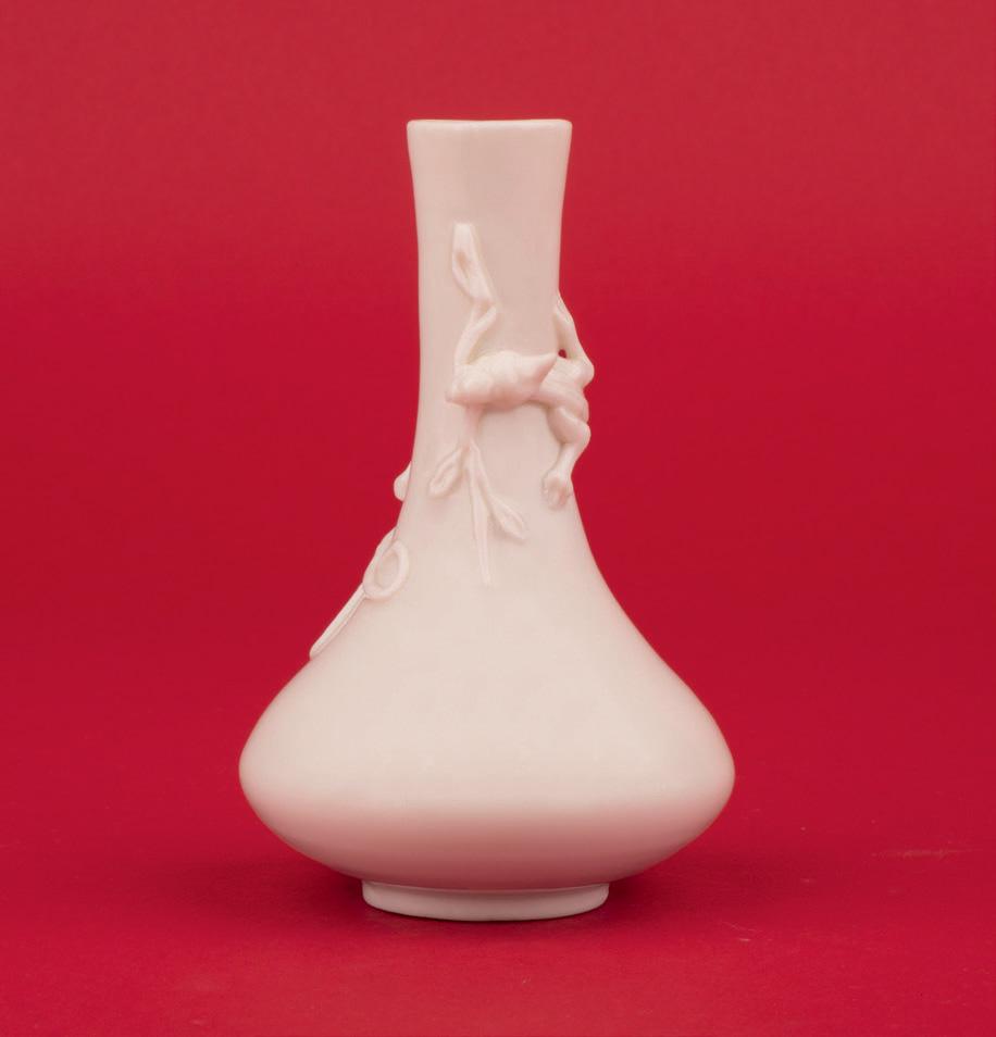 Chinese blanc de Chine bottle vase, Late Ming dynasty, circa 1630
