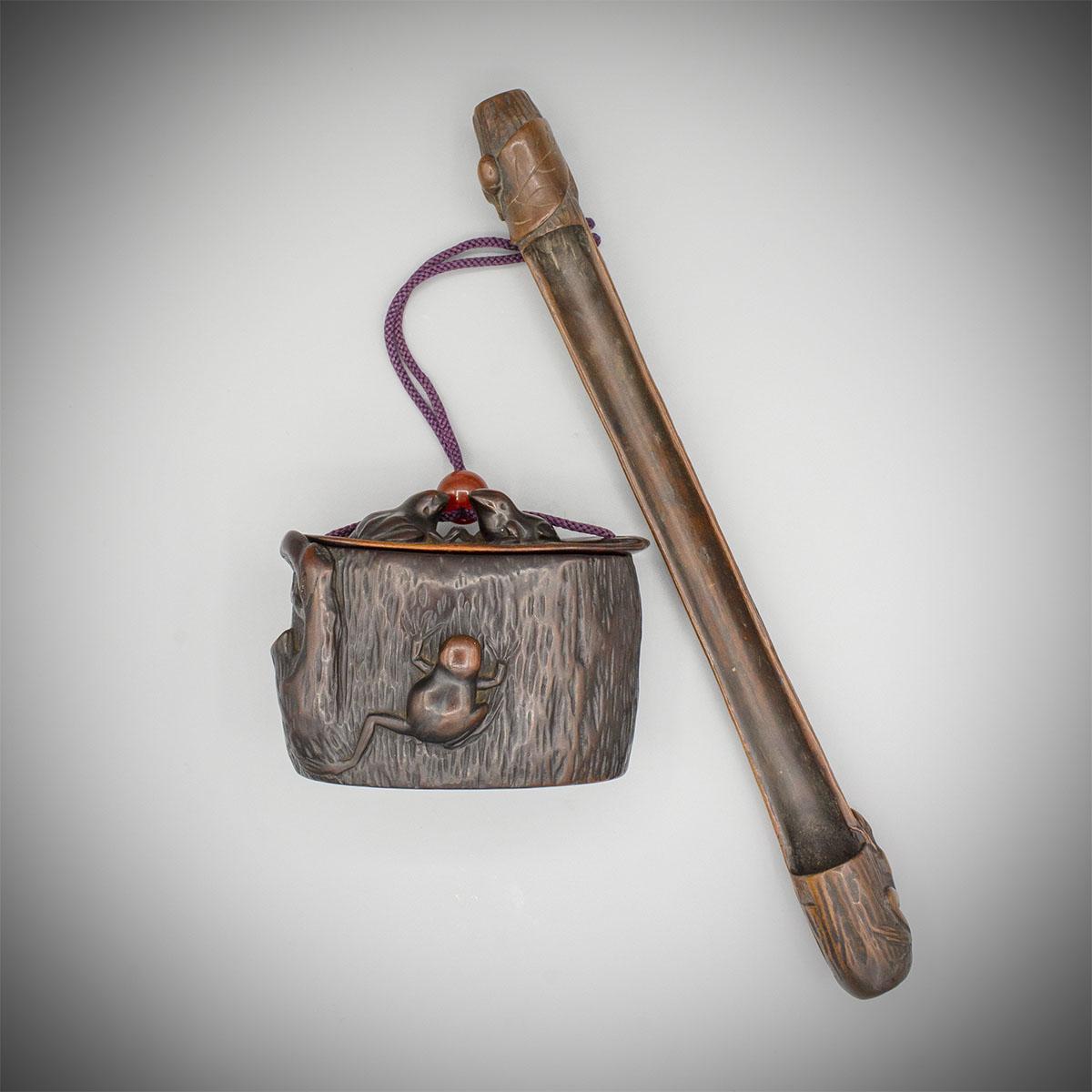 A Wood Smoking Set of Pipe Case and Tonkotsu with Frogs