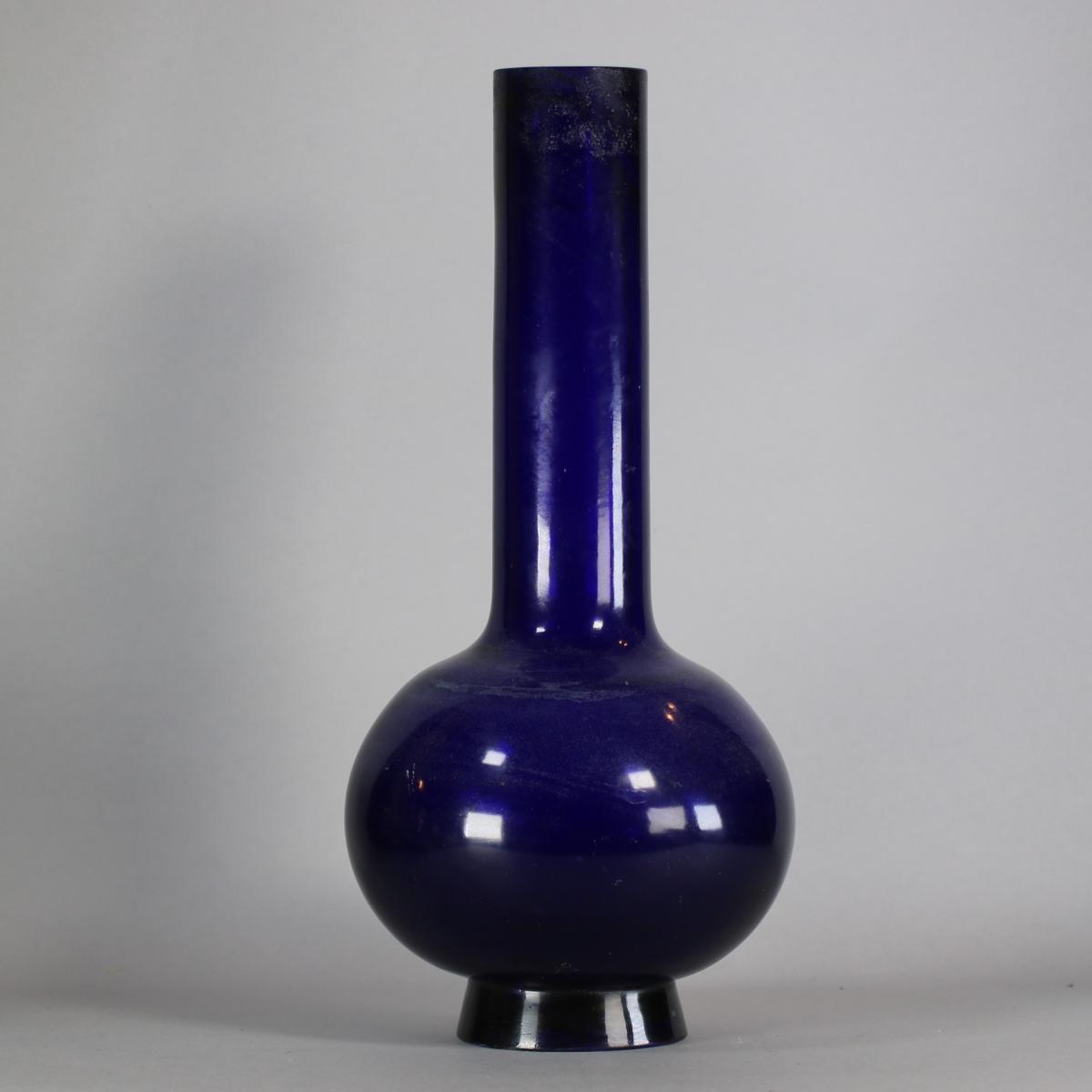 Chinese Peking glass bottle vase