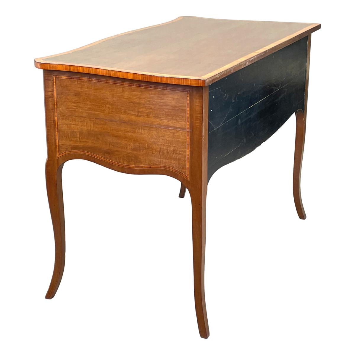 18th Century Mahogany Serpentine Dressing Table