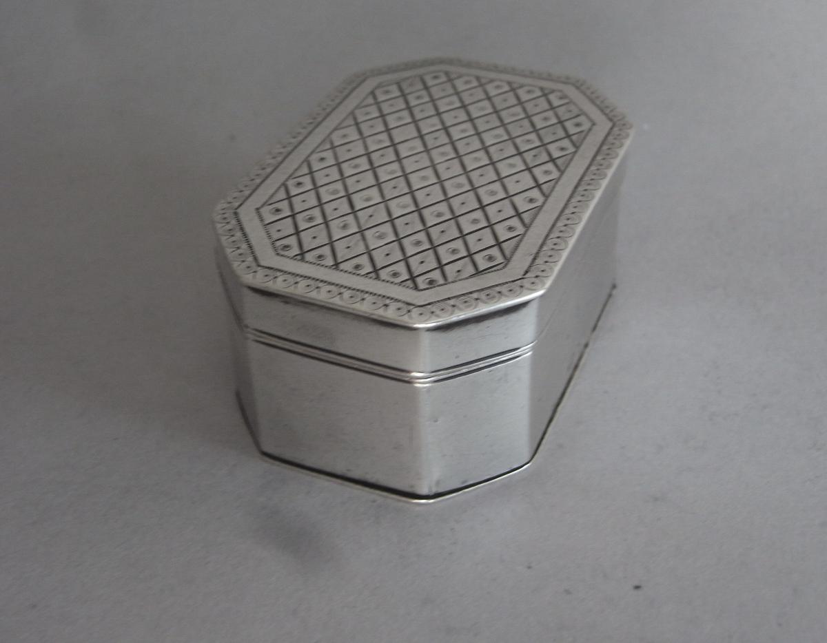 A very fine George III Pocket Nutmeg Grater made in London in 1802 by Thomas Phipps & Edward Robinson