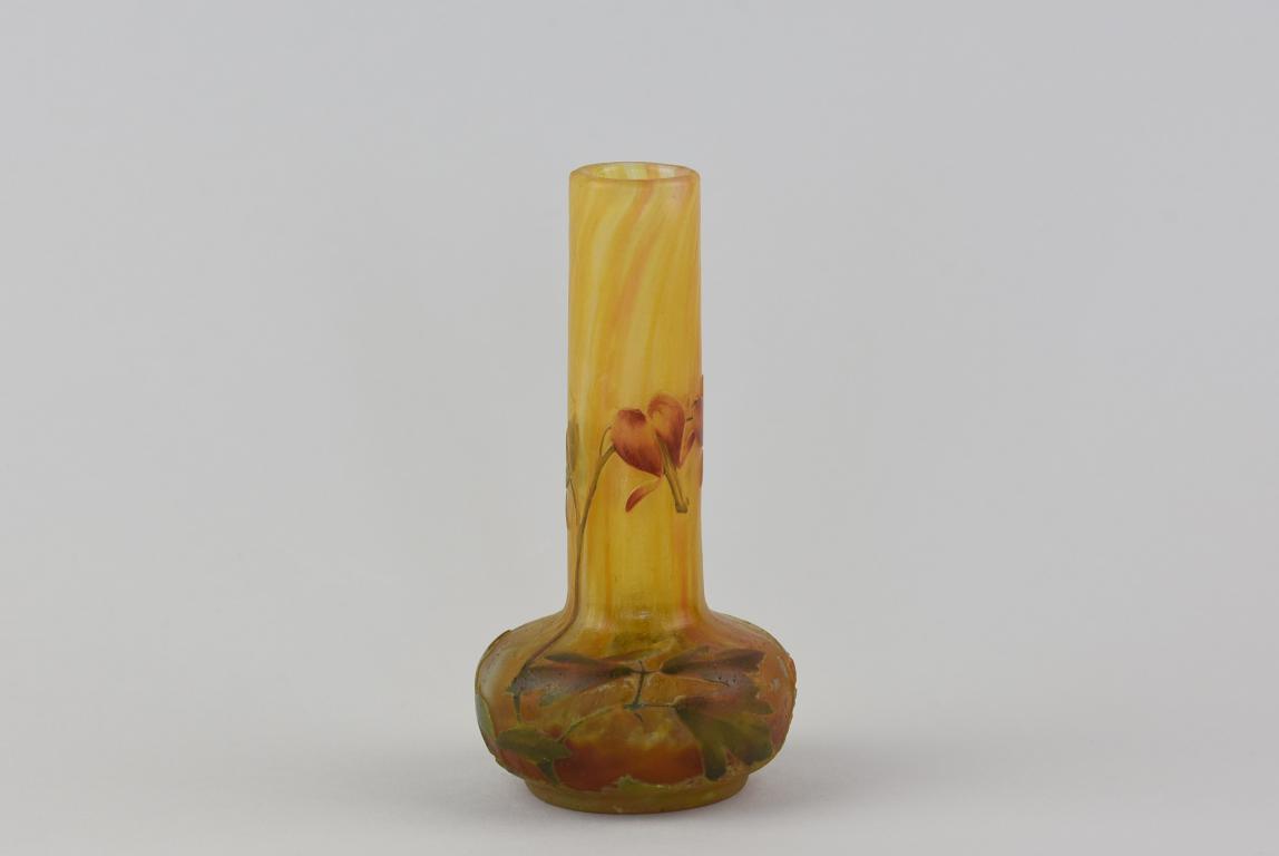 Daum vase decorated with Coeurs de Jeannette
