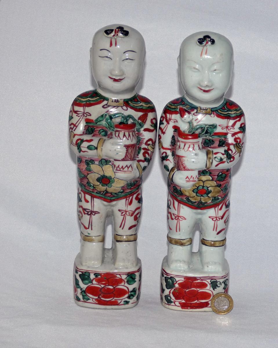 Chinese 17th Century Wucai pair of Figures 