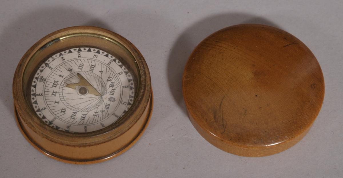 S/4526 Antique Treen 19th Century Small Pocket Compass