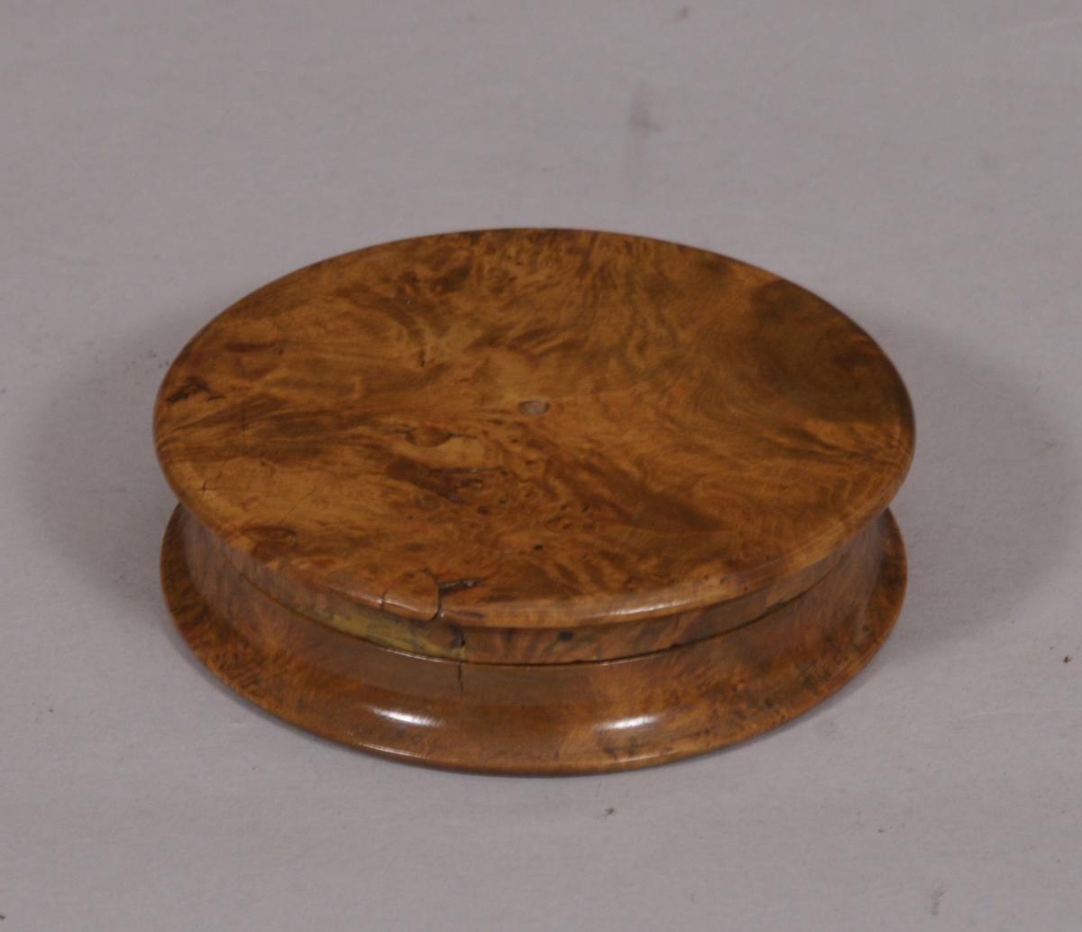 S/4544 Antique Treen 19th Century Figured Walnut Snuff Box