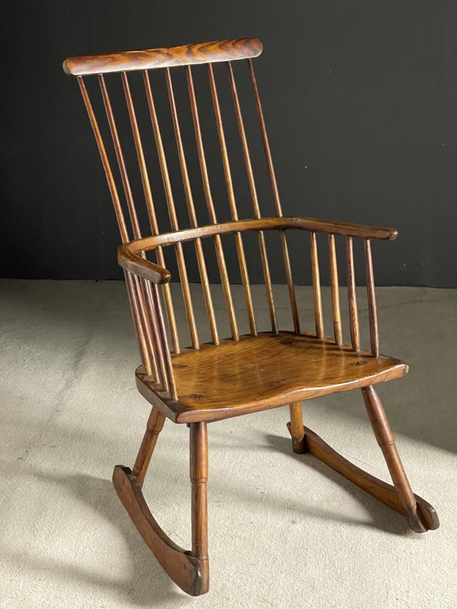 Comb back Windsor chair