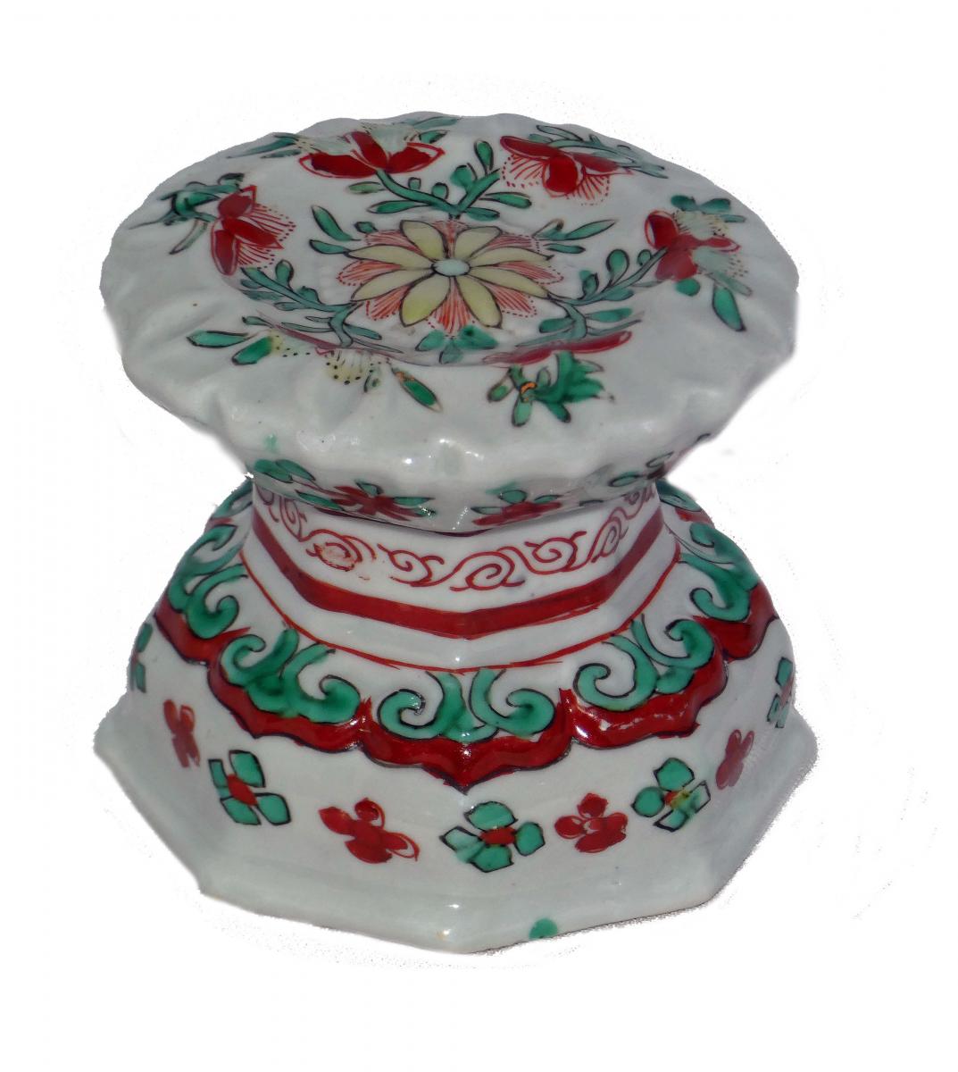 Chinese 17th Century Wucai porcelain pedestal Salt