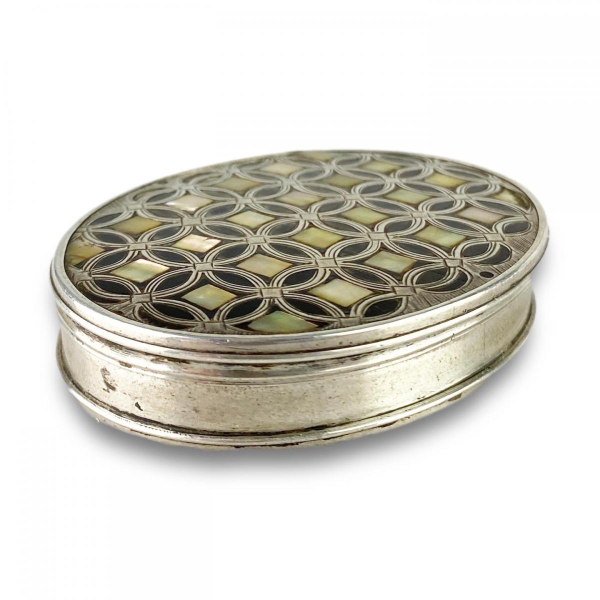 Silver mounted tortoiseshell & pearl snuff box. English, early 18th century