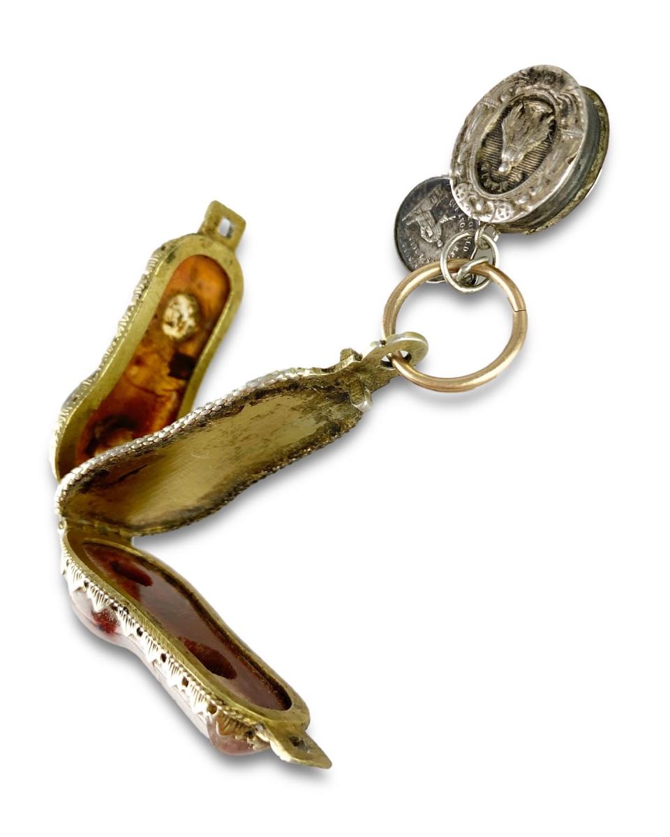 Agate & silver gilt crabs eye amulet container. French, late 17th century