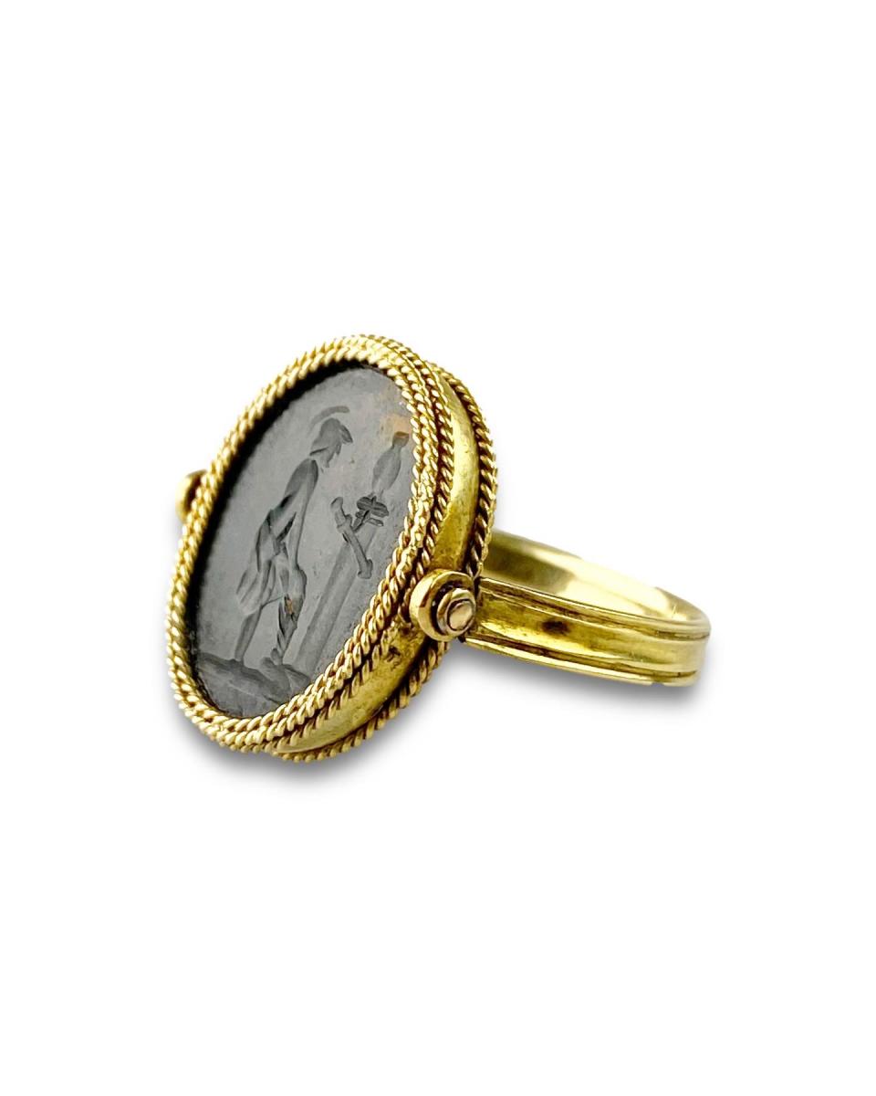 Gold swivel ring with Roman intaglios. 1st-2nd century AD and 19th century