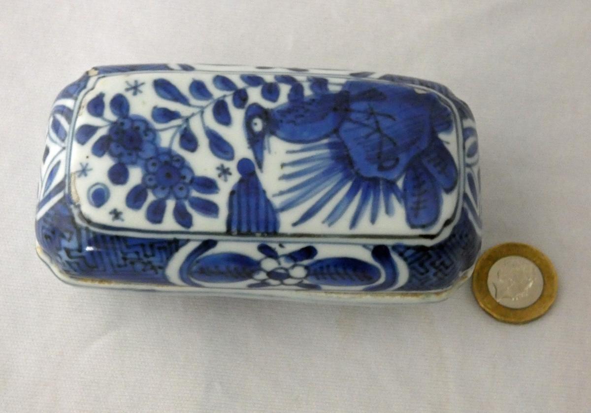 Chinese - Ming - Blue and White Porcelain Lidded Kraak Betel Nut Box