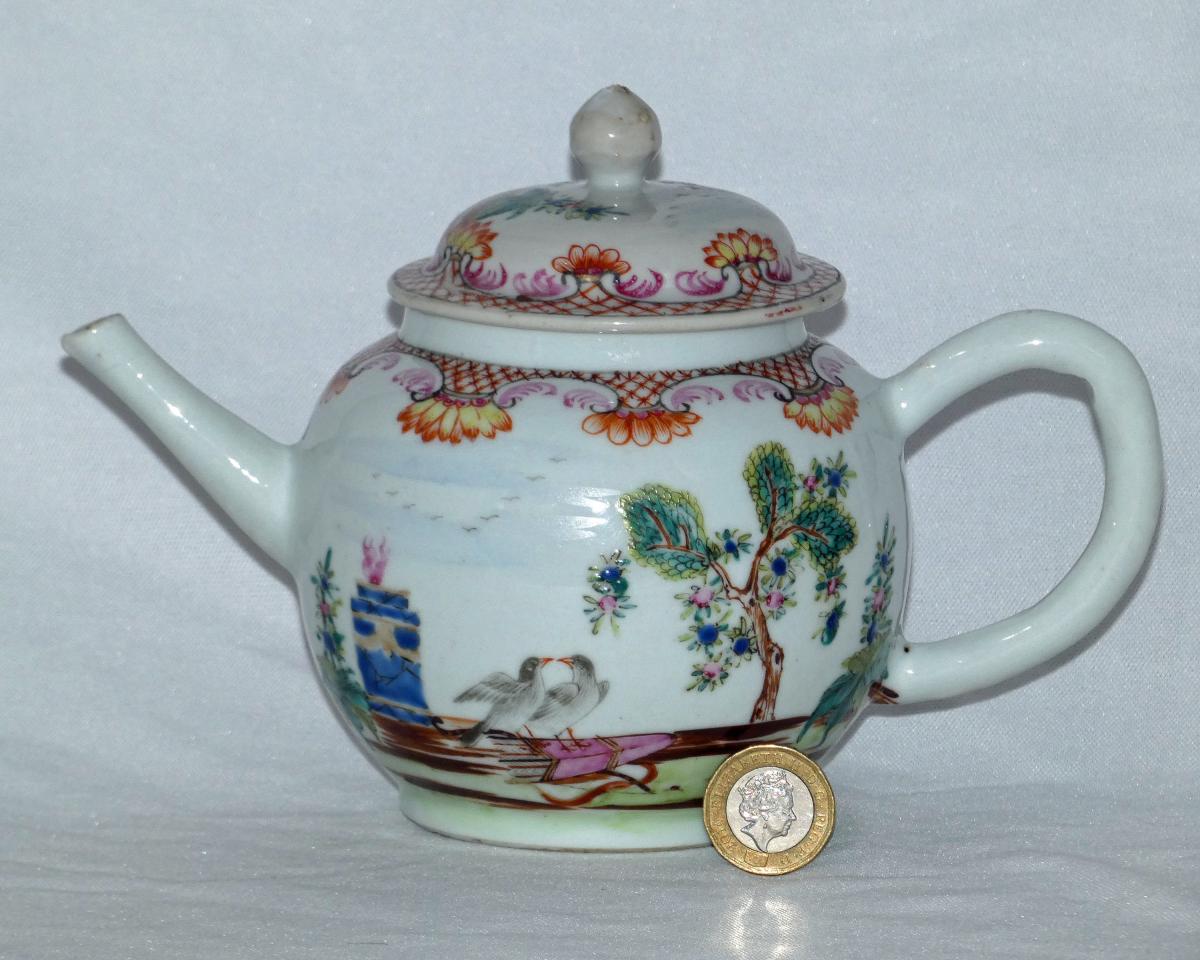 Famille Rose Valentine Pattern Porcelain Tea Pot