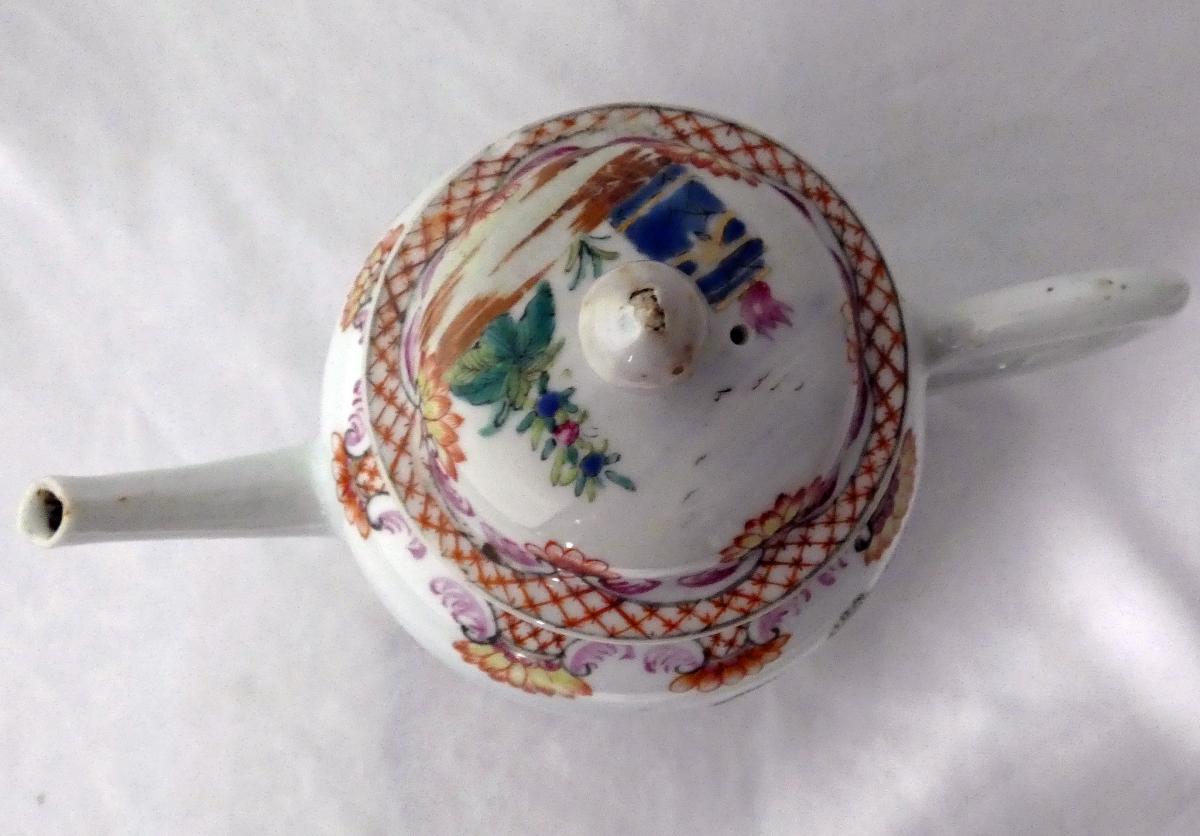 Famille Rose Valentine Pattern Porcelain Tea Pot