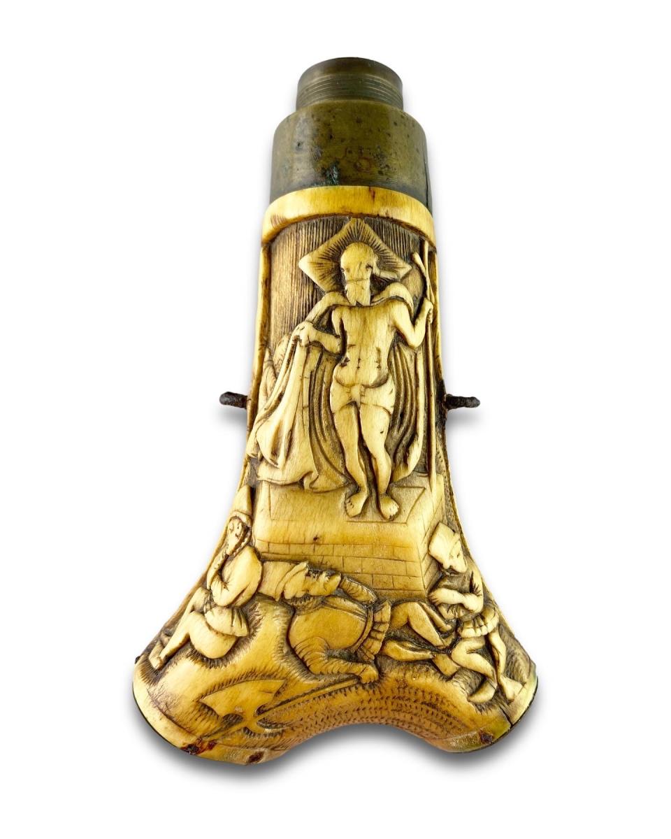 Powder flask carved with the resurrection of Christ. German, late 16th century