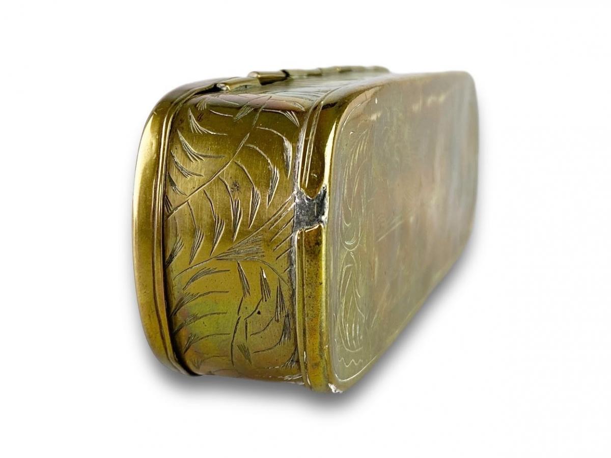 Engraved brass tobacco box. Dutch, early 18th century