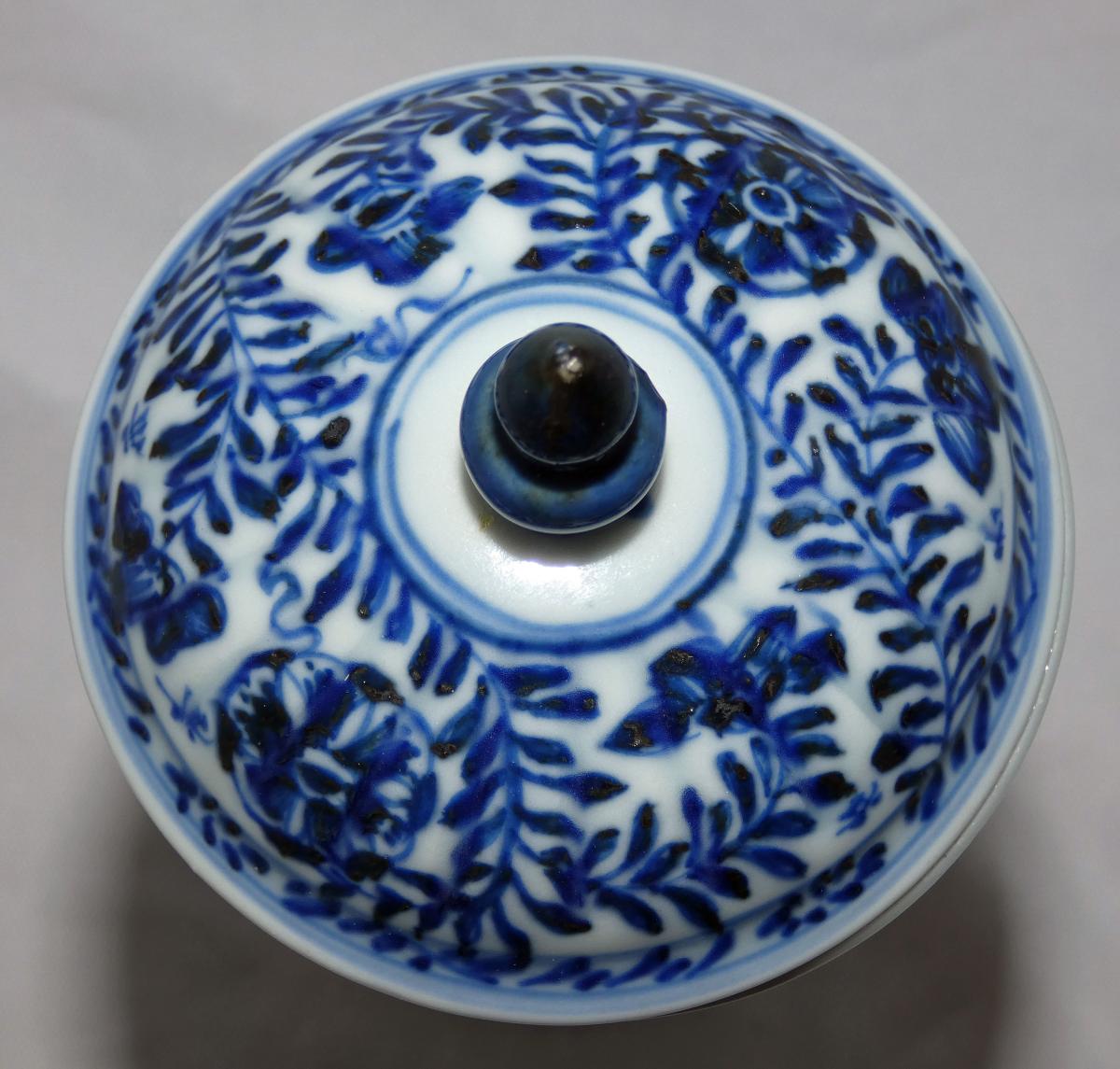 Kangxi Blue and White Porcelain Ribbed Goblet