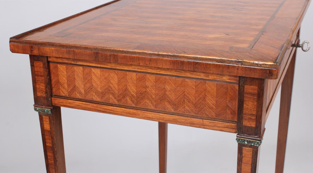 An elegant 18th century French kingwood writing table