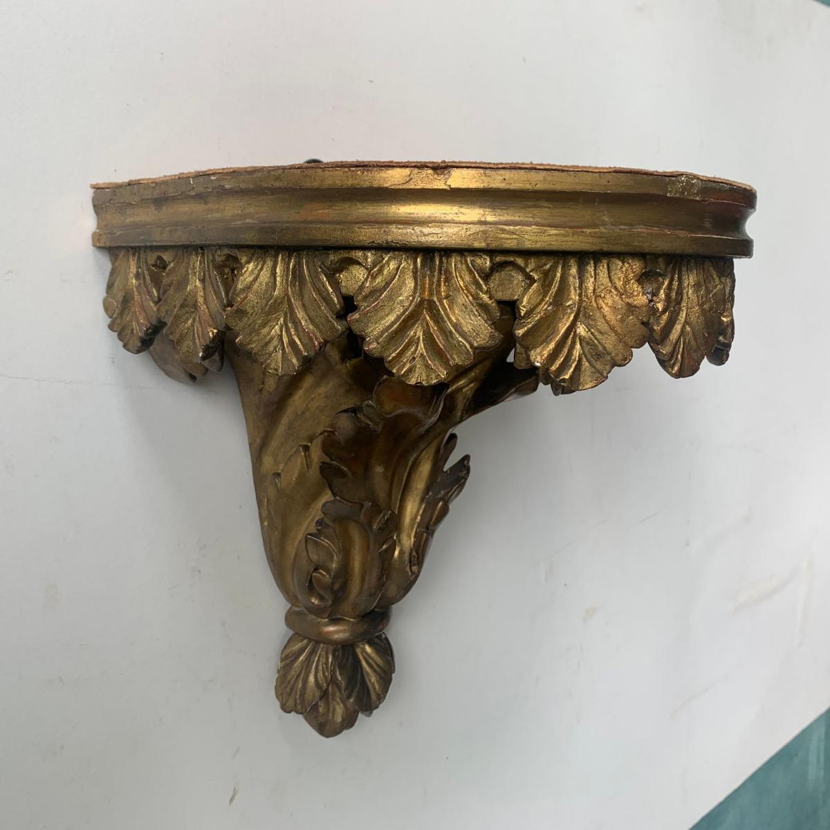18th century carved and gilded Wall Bracket