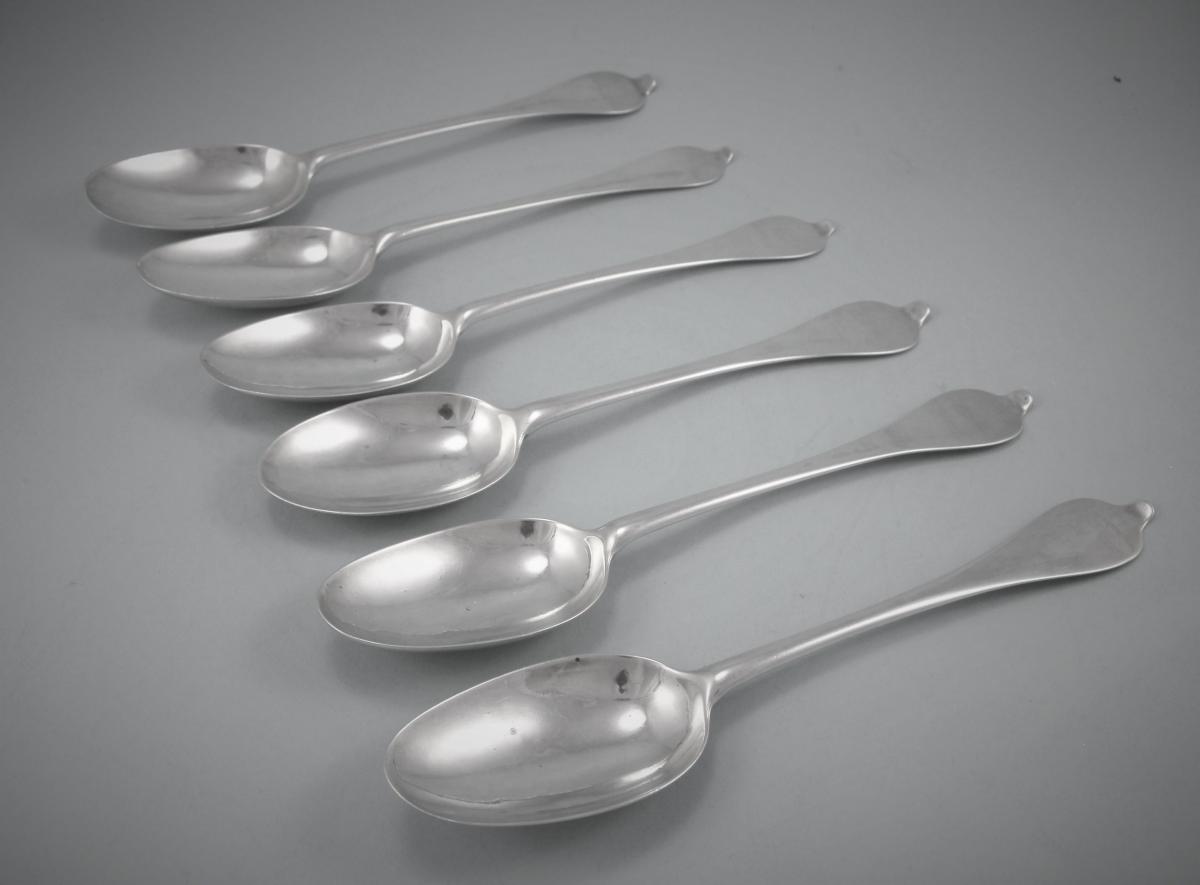 QUEEN ANNE Set of Six Britannia Standard Silver Dognose Table Spoons by John Sutton. London 1705.