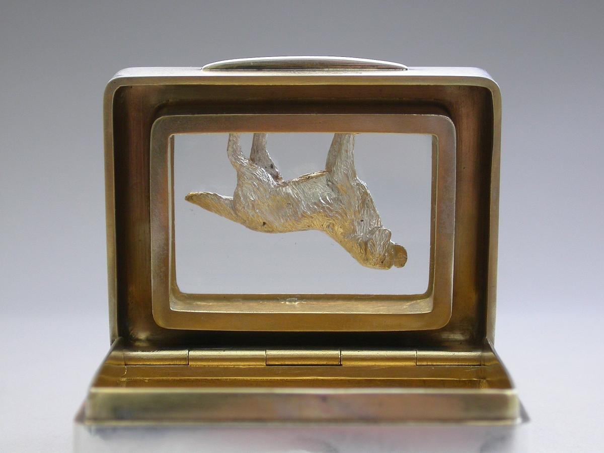 Early 20th Century Parcel Gilt Silver Table Vesta Case With Internal Cast Silver Spaniel