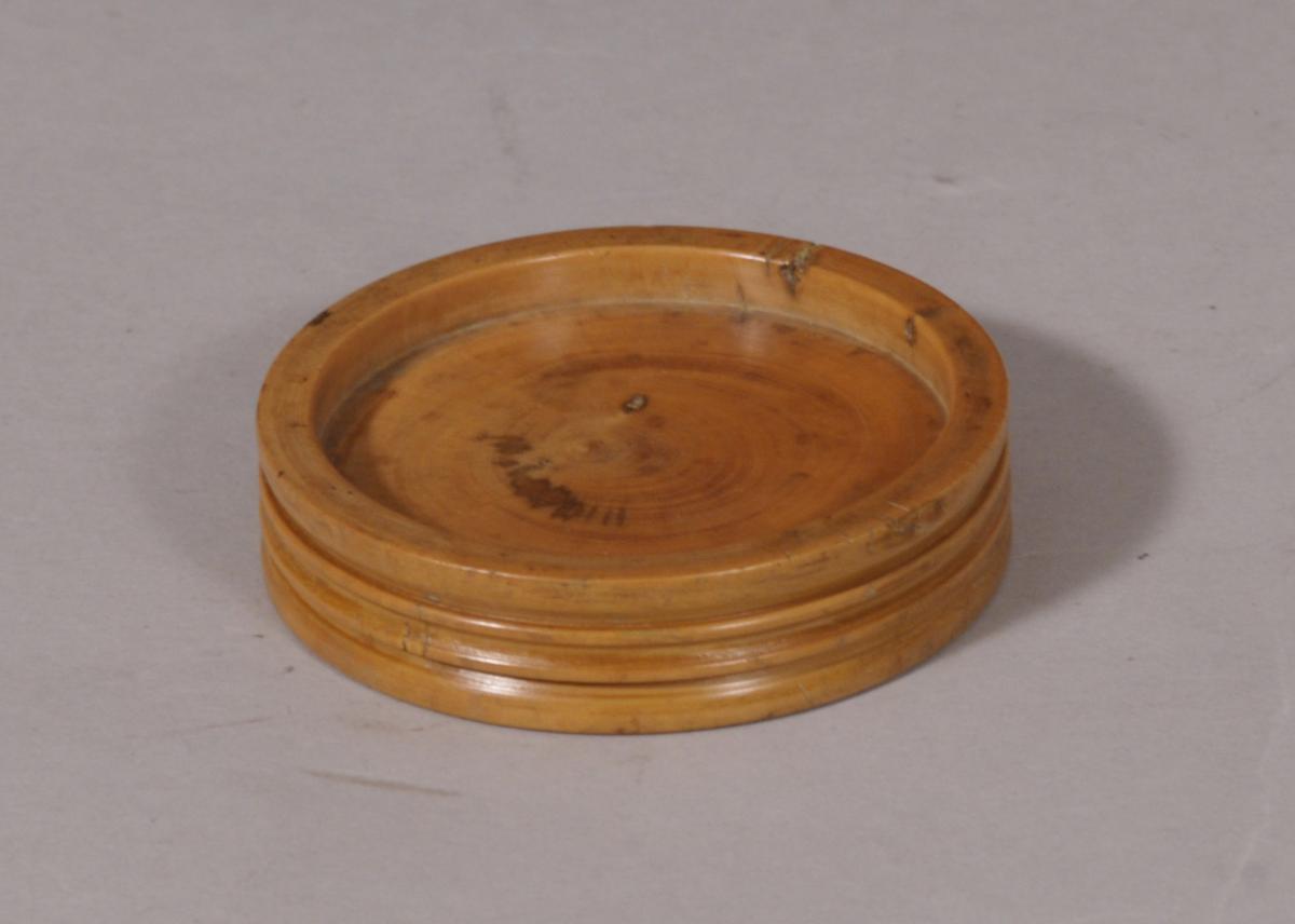 S/4764 Antique Treen 19th Century Boxwood Double Sided Pill Rounder | BADA