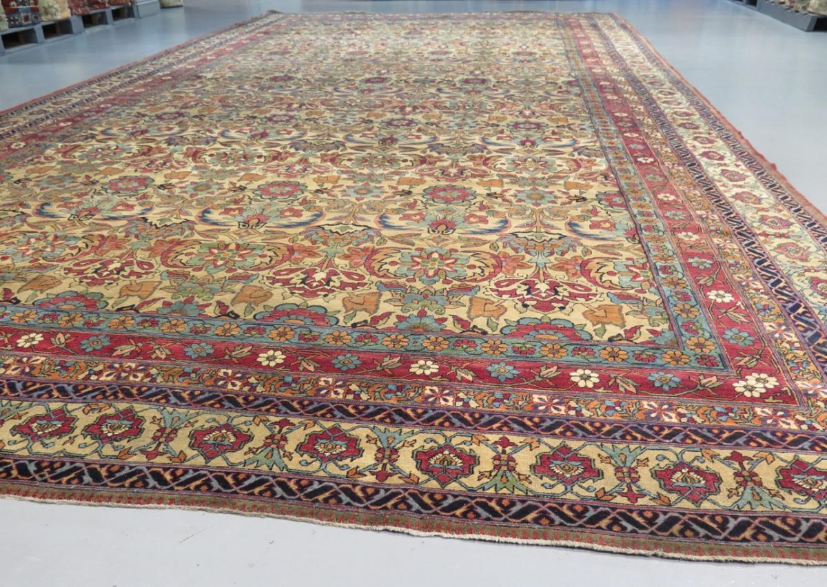Stunning late 19th century Laver Kirman carpet