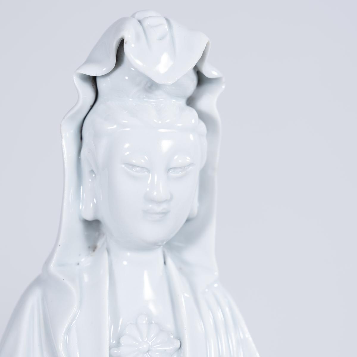 Early 18th Century Pair of Blanc De Chine Guanyin