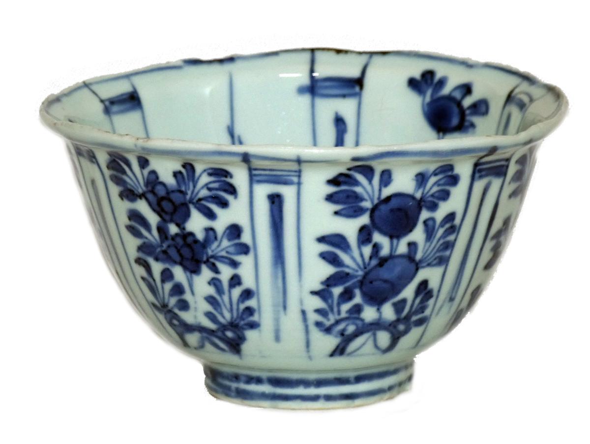 Ming Kraak Blue and White Porcelain