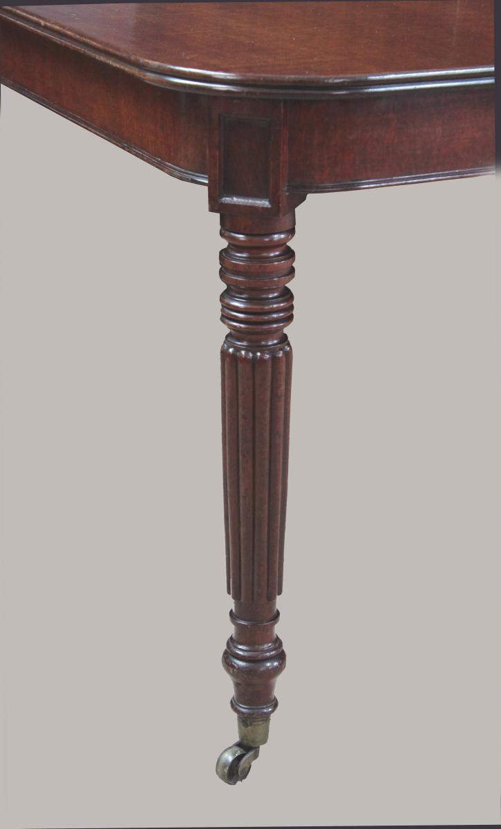 Regency Mahogany Extending Dining Table Detail of leg