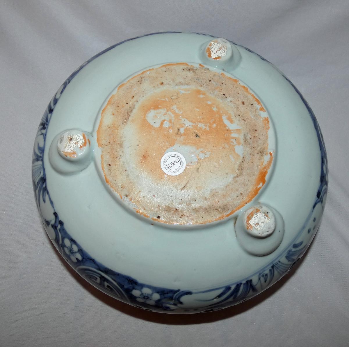 Chinese Late Ming Blue and White tri pod censer