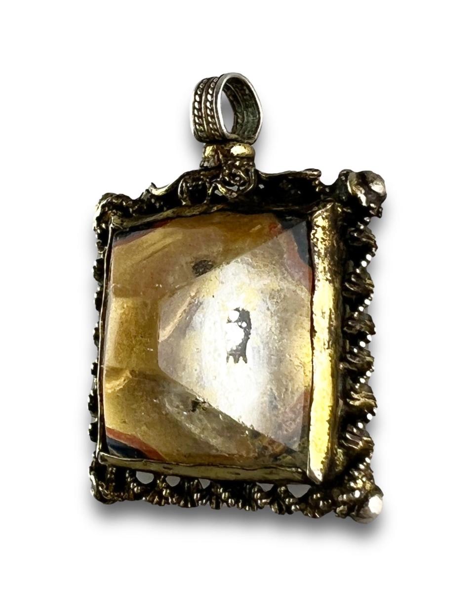 Silver gilt and rock crystal pendant with Veronica's Veil. Spanish, 17th century