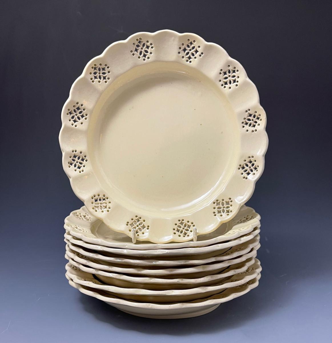 Set of Eight English creamware pottery plates, late 18th century