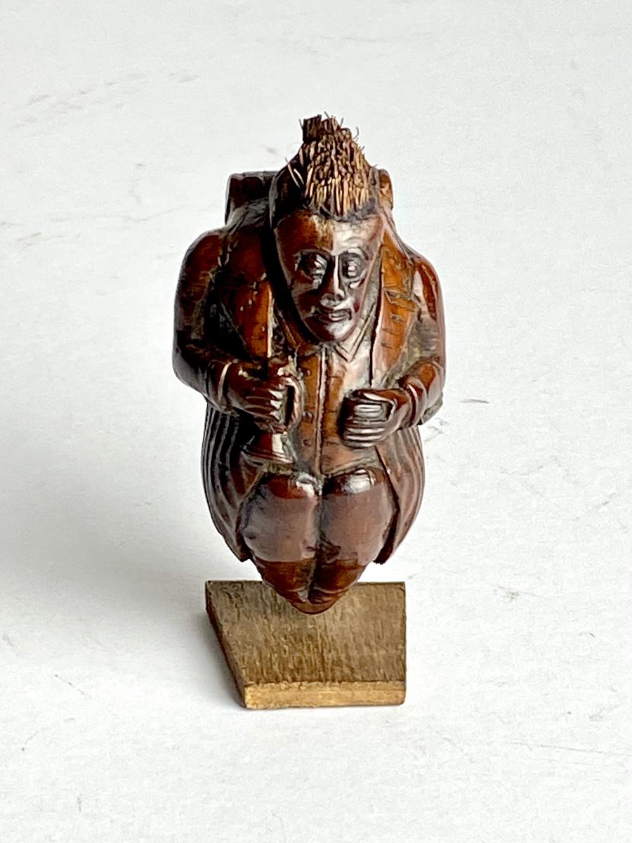 Figural Coquilla Nut snuff box