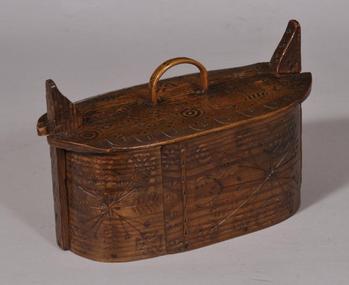 S/4852 Antique Treen 19th Century Scandinavian Bentwood Pine Food or Trinket Box