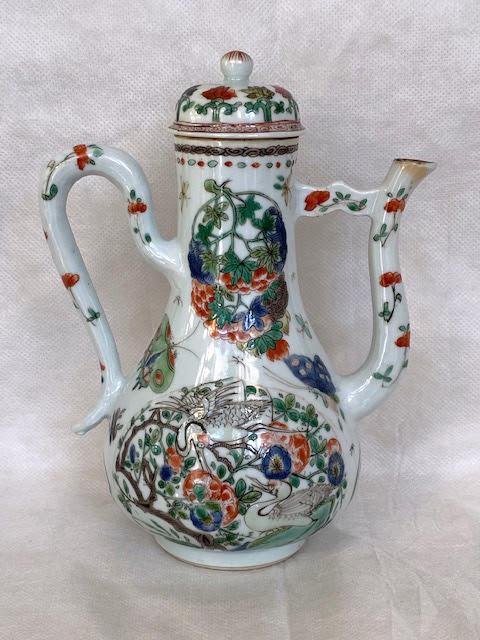 A Chinese Famille Verte Ewer and Cover, Kangxi (1662 - 1722)