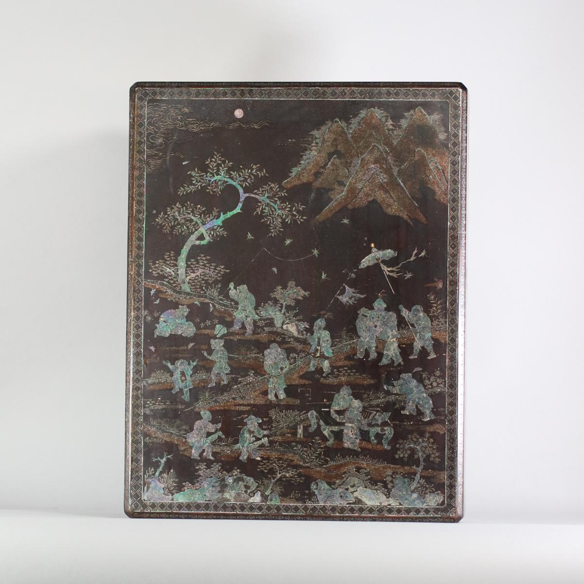 A Lac-Burgaute Box and Cover Qing Dynasty, Early 19th Century