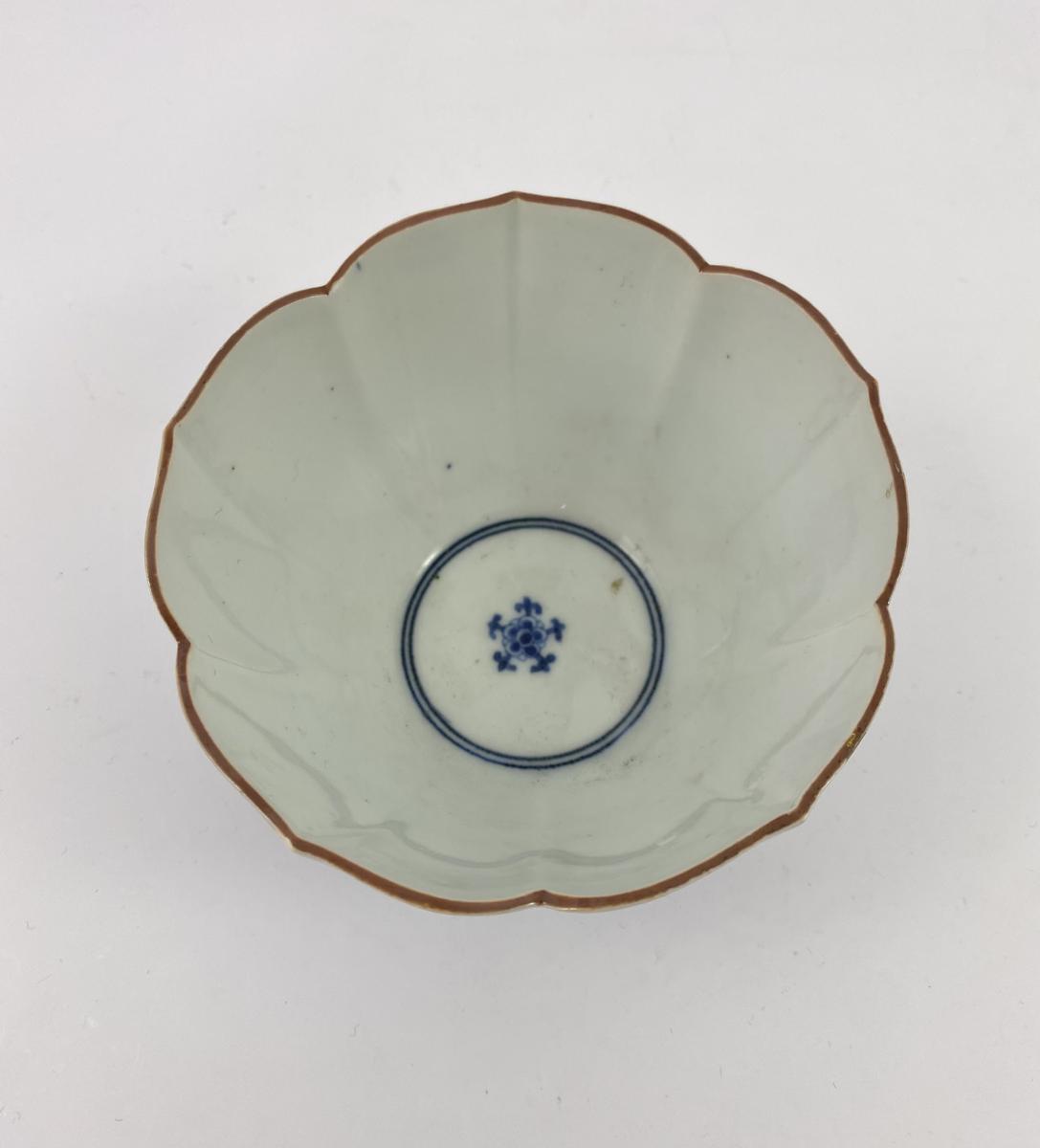 Kakiemon porcelain bowl. Deshima Island, circa 1690, Edo Period