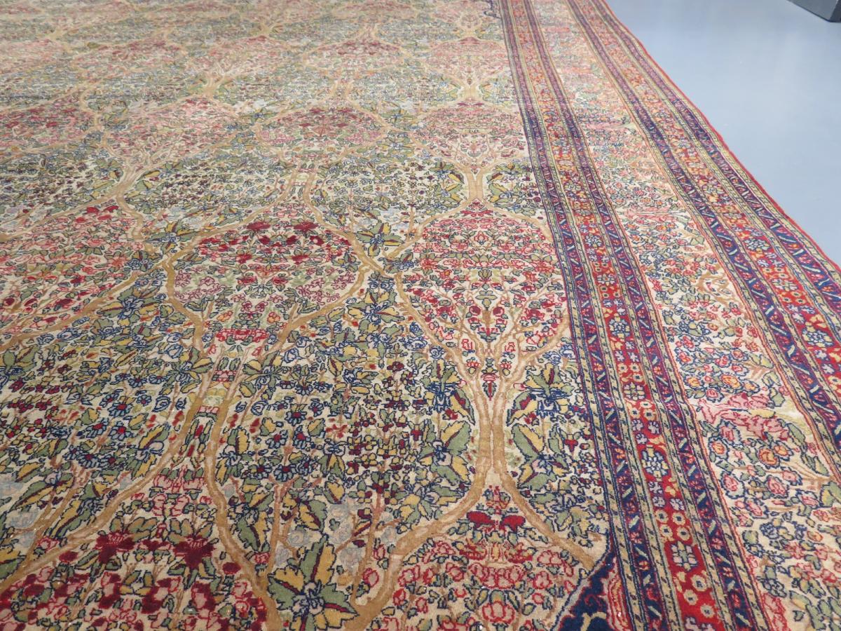Exceptional Laver Kirman carpet