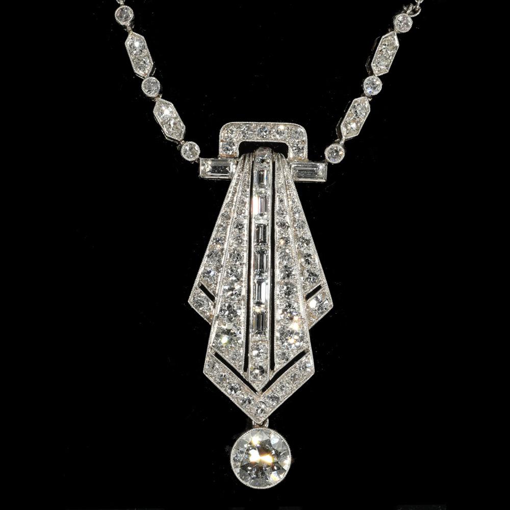 Superb Art Deco diamond pendant circa 1920 platinum baguette and round diamonds