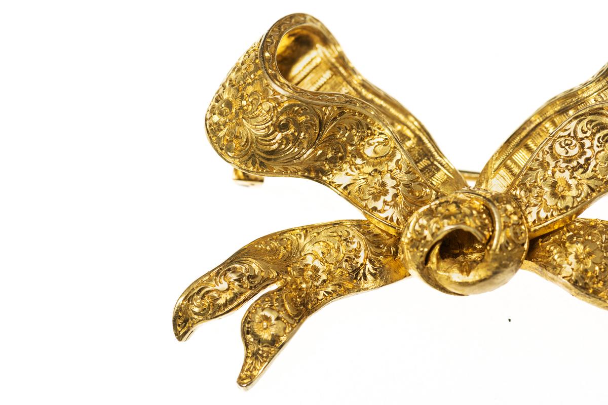 Victorian Gold Bow Brooch with Engraved Decoration