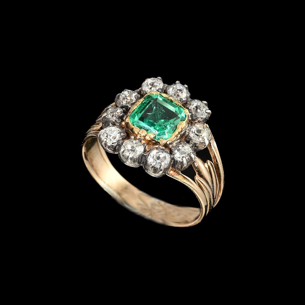 Early Victorian diamond emerald cluster ring circa 1830