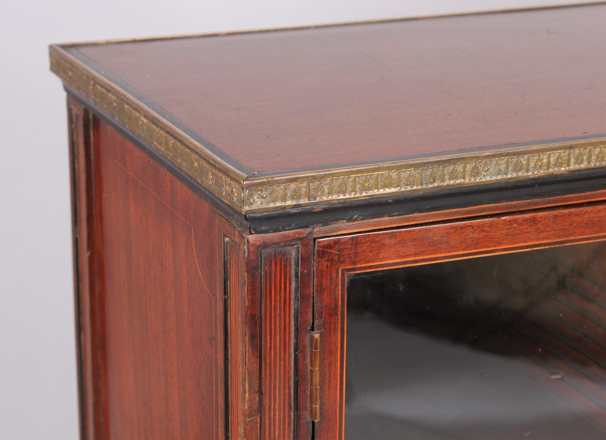 fine quality mahogany side cabinet