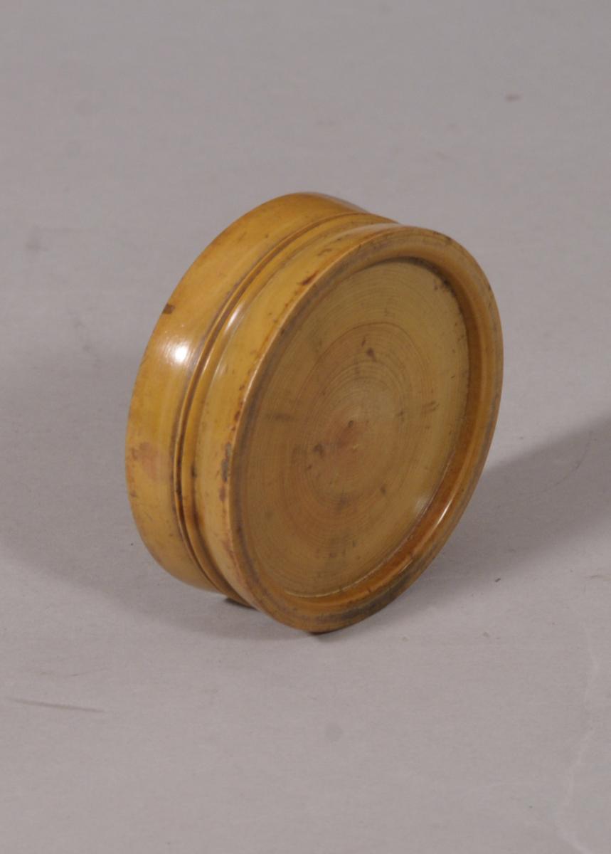 S/4949 Antique Treen 19th Century Boxwood Double Sided Pill Rounder