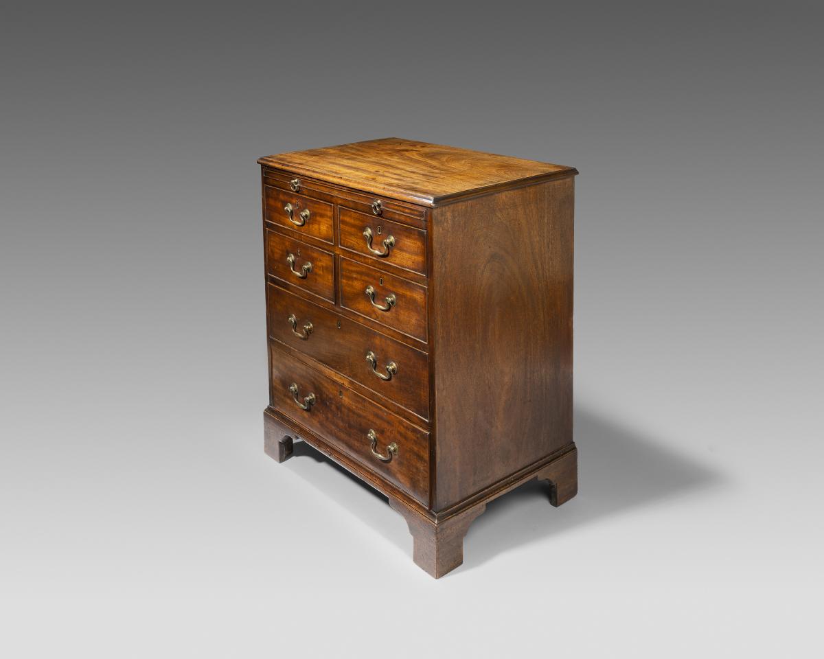 18th century mahogany chest of drawers